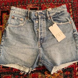 Zara- SLIT STRAIGHT DENIM SHORTS